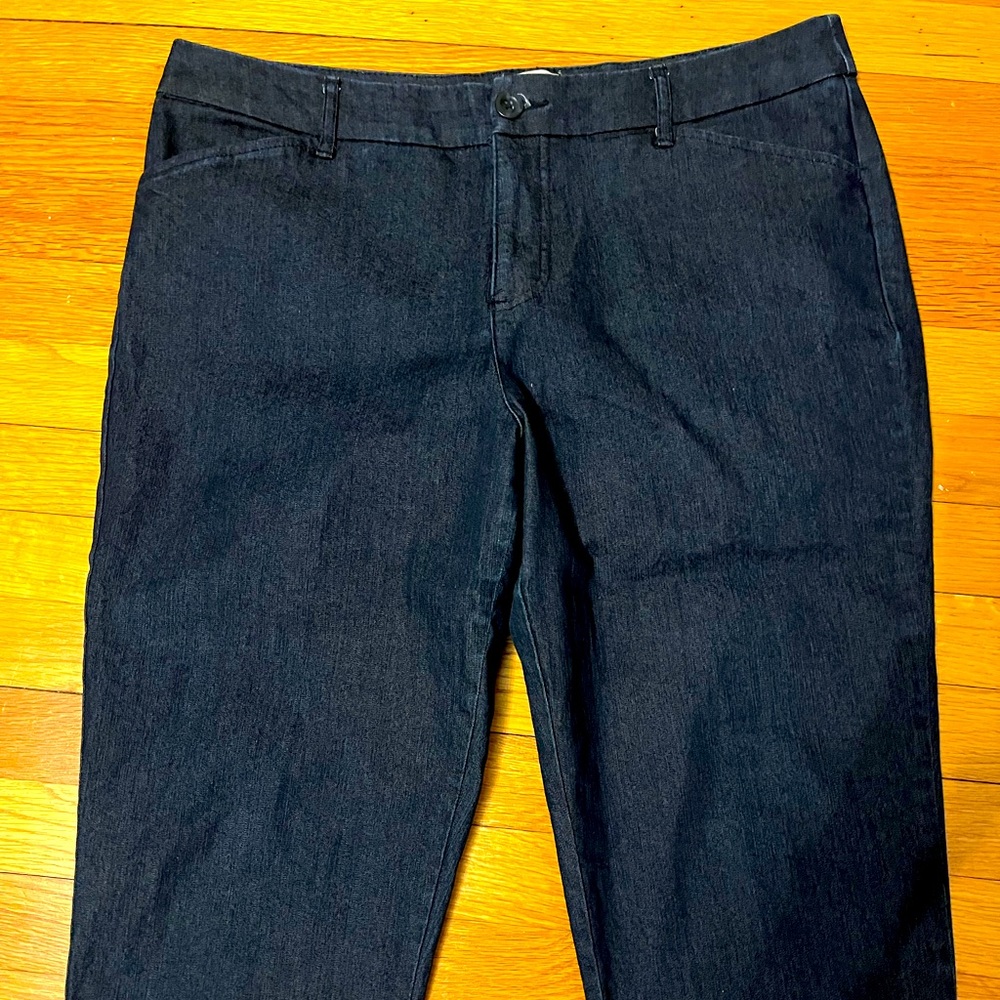 St. John’s Bay brand Denim Crop Pants. Size 12. Excellent used condition.